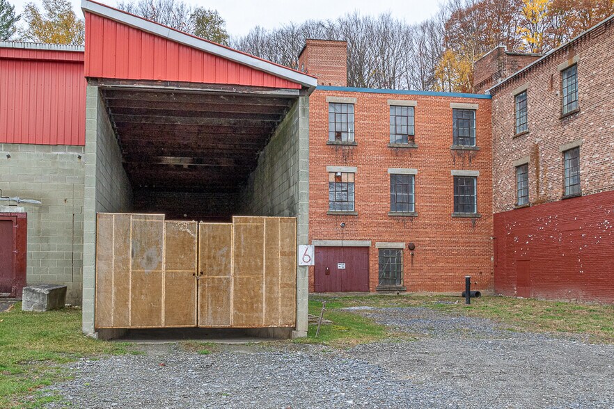 More Photos Of 253 Rue Michaud, Coaticook Manufacturing For Lease