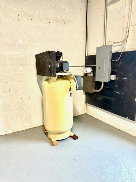 More Photos Of 5 Silver St, Norwalk Warehouse For Sale