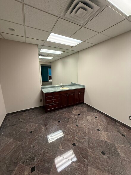 More Photos Of 39525 14 Mile Rd, Novi Medical For Lease