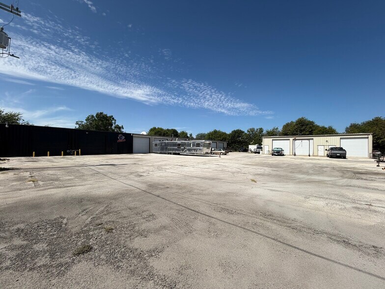 Primary Photo Of 5540 Dietrich Rd, San Antonio Service For Lease