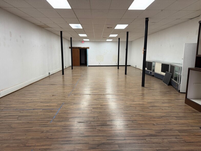 More Photos Of 409-411 W Chickasha Ave, Chickasha Storefront Retail Office For Lease