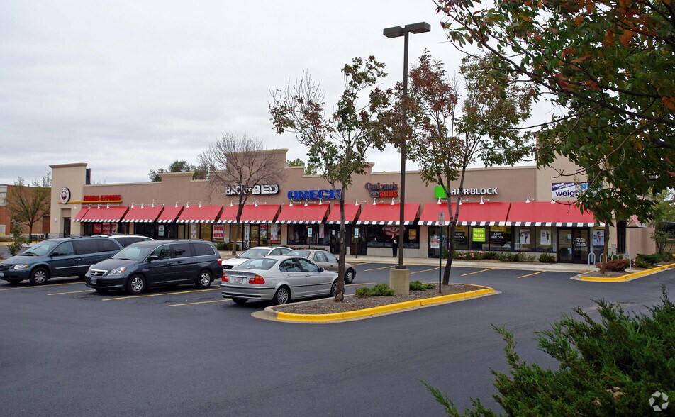 More Photos Of 100-130 E Golf Rd, Schaumburg Storefront For Lease