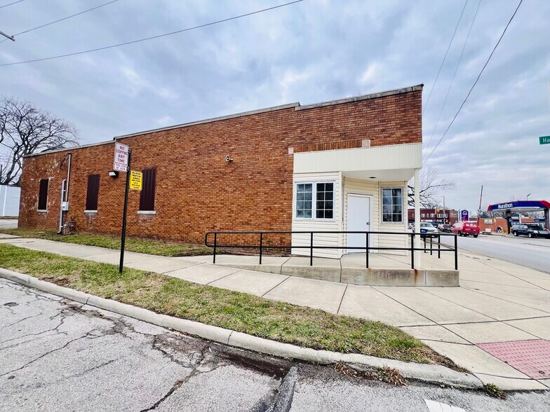 More Photos Of 1938 Airport Hwy, Toledo Freestanding For Sale