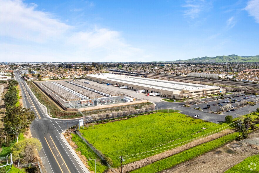 More Photos Of 701 Willow Pass Rd, Pittsburg Warehouse For Lease