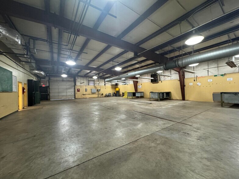 More Photos Of 575 SW Fair Dr, Atlanta Unknown For Lease