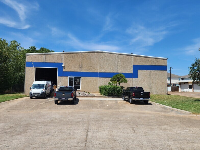 More Photos Of 2319 Sterling Ct, Arlington Warehouse For Sale