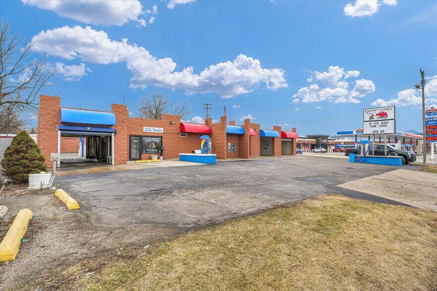 More Photos Of 110 W Lincoln Ave, Charleston Carwash For Sale