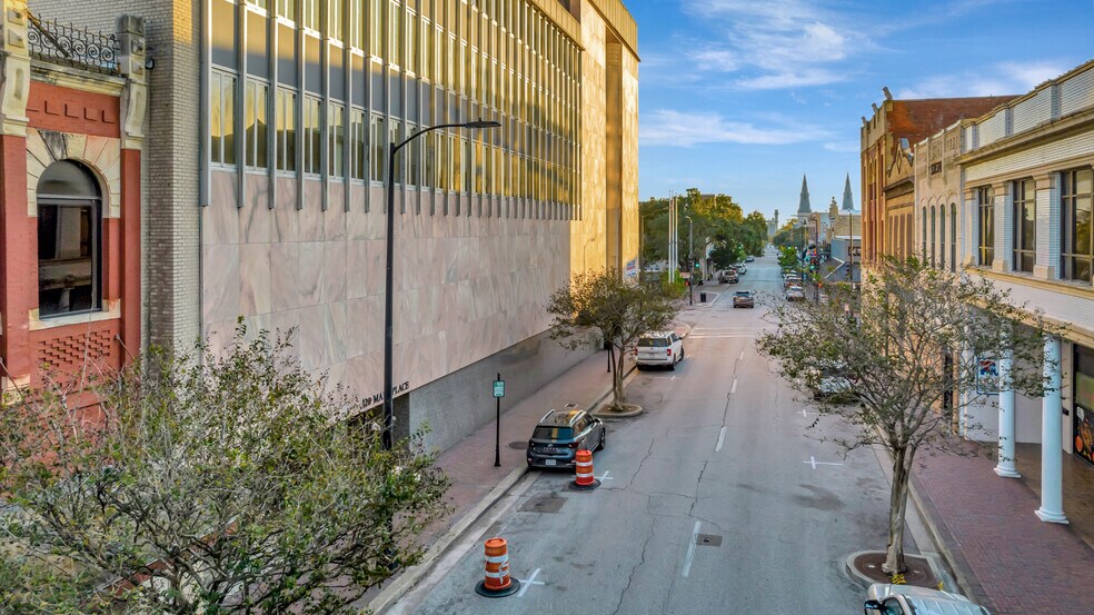 More Photos Of 120 S Main St, Victoria Office For Sale