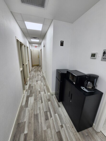 More Photos Of 747 N Washington Blvd, Sarasota Office For Lease