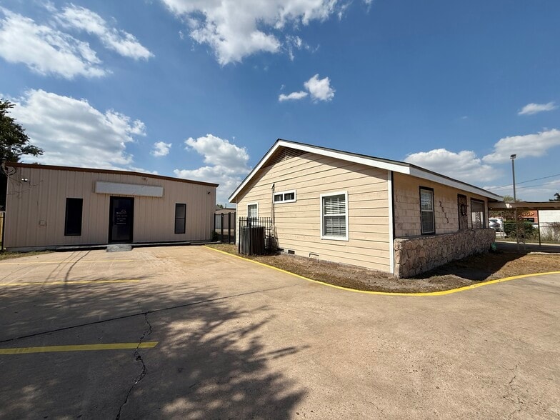 Primary Photo Of 2013 Blalock Rd, Houston Warehouse For Lease