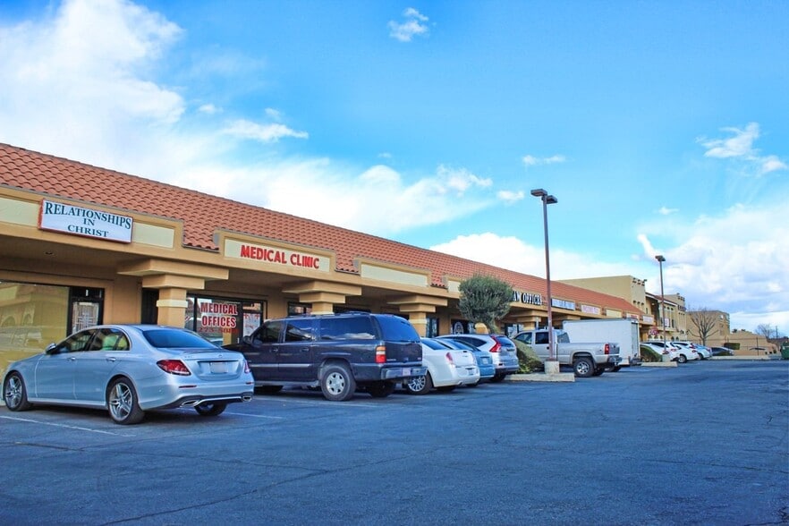 Primary Photo Of 323-327 E Palmdale Blvd, Palmdale General Retail For Lease