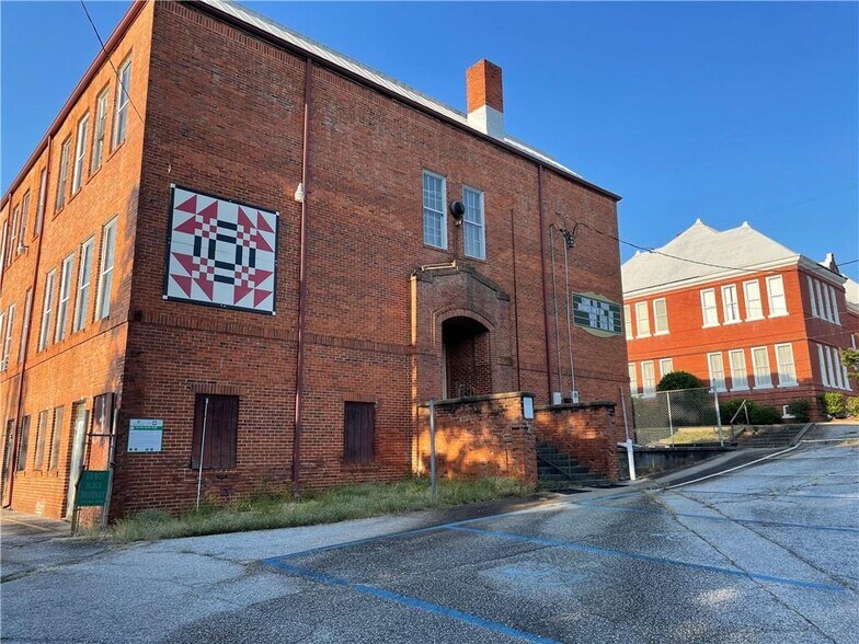 More Photos Of 201 N College St, Walhalla Specialty For Sale