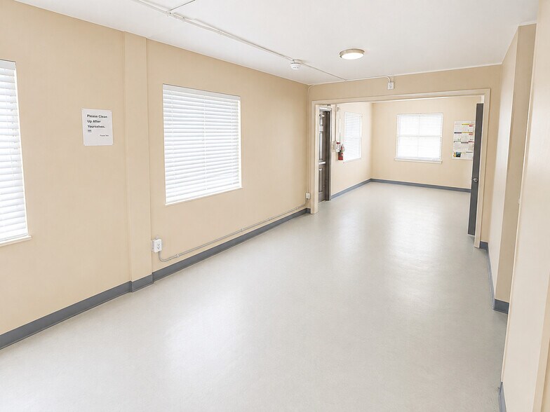 More Photos Of 1930 NE Waldo Rd, Gainesville Daycare Center For Lease