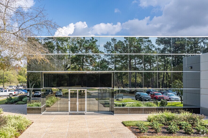 More Photos Of 22001 Northpark Dr, Kingwood Light Manufacturing For Lease