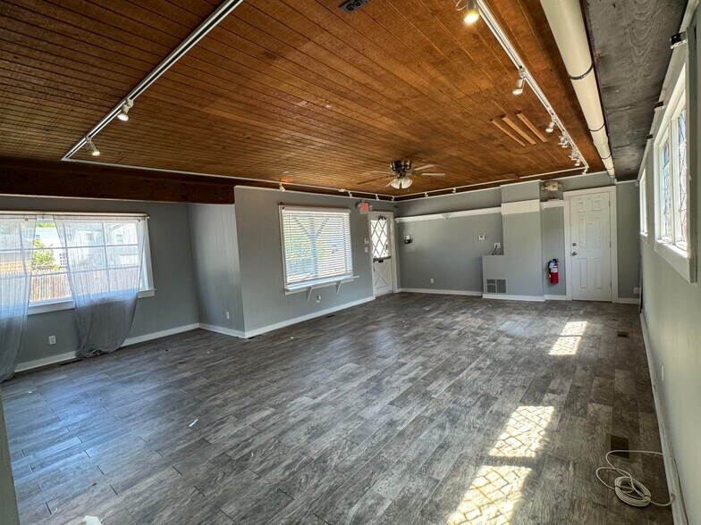 More Photos Of 6 Hilltop Rd, Mendham General Retail For Sale