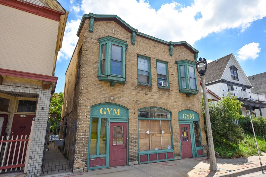 More Photos Of 2670-2672 N Holton St, Milwaukee General Retail For Sale
