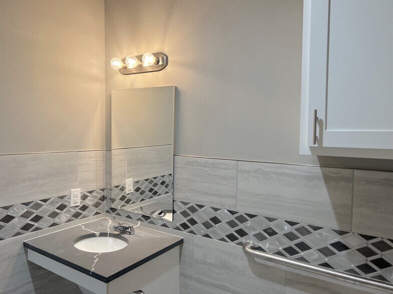 More Photos Of 400 Stonebrook Pky, Frisco Office For Sale