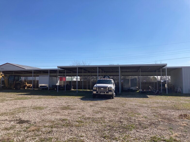 More Photos Of 1218 W Shady Grove Rd, Grand Prairie Service For Lease