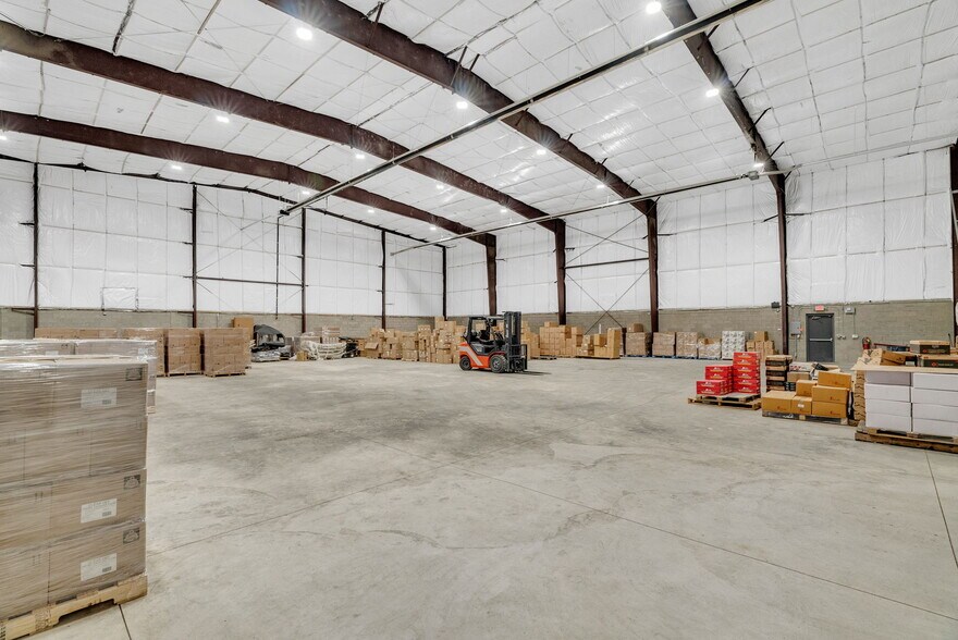 More Photos Of 1475 S Newburgh Rd, Westland Light Distribution For Sale