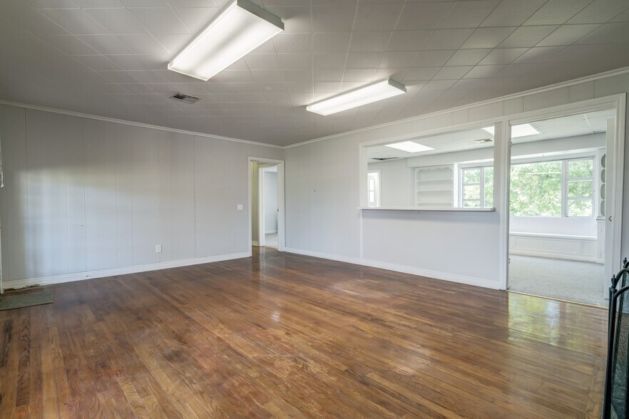 More Photos Of 2600 Arlington St, Ada Office Residential For Sale