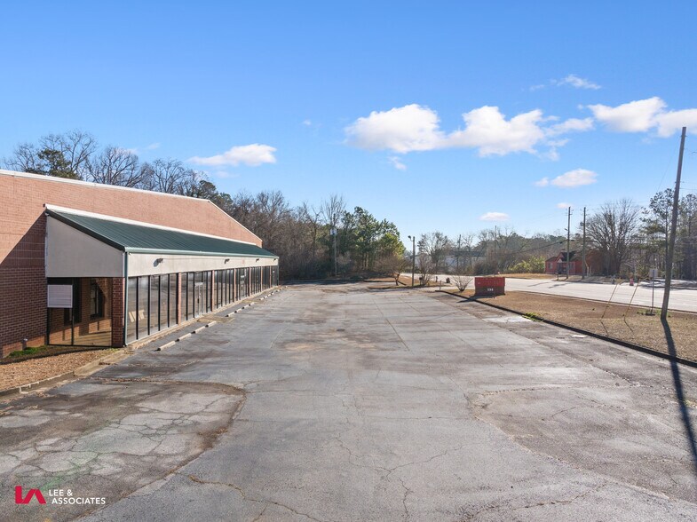 More Photos Of 135 Veterans Memorial Pky, Mableton Warehouse For Lease