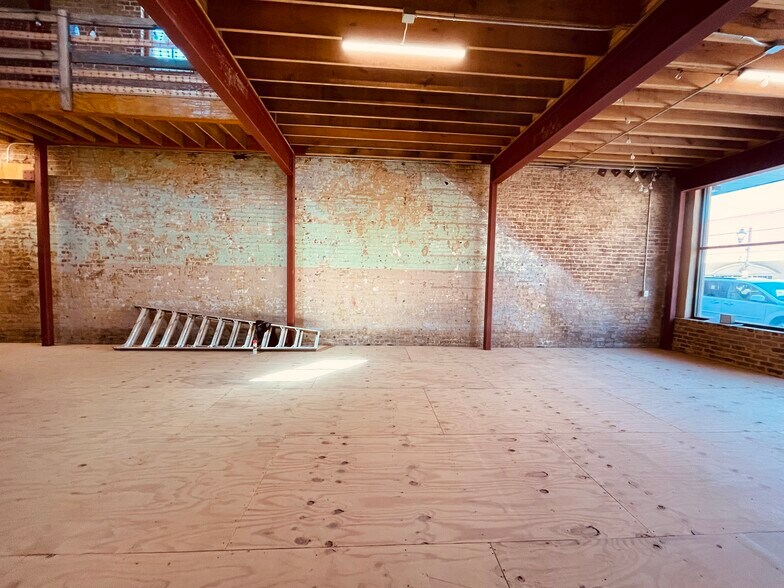 More Photos Of 109 Main Street, Columbiana Office For Lease