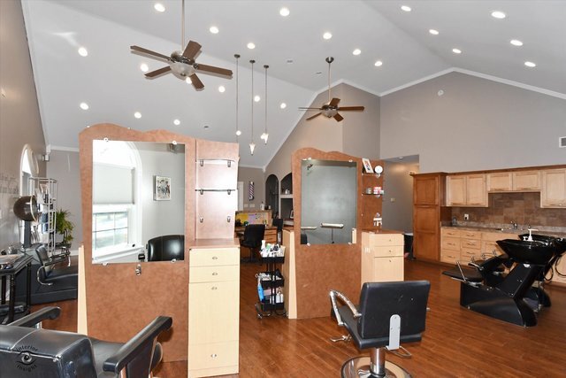 More Photos Of 111 N Lincoln St, Braidwood Storefront Retail Office For Sale