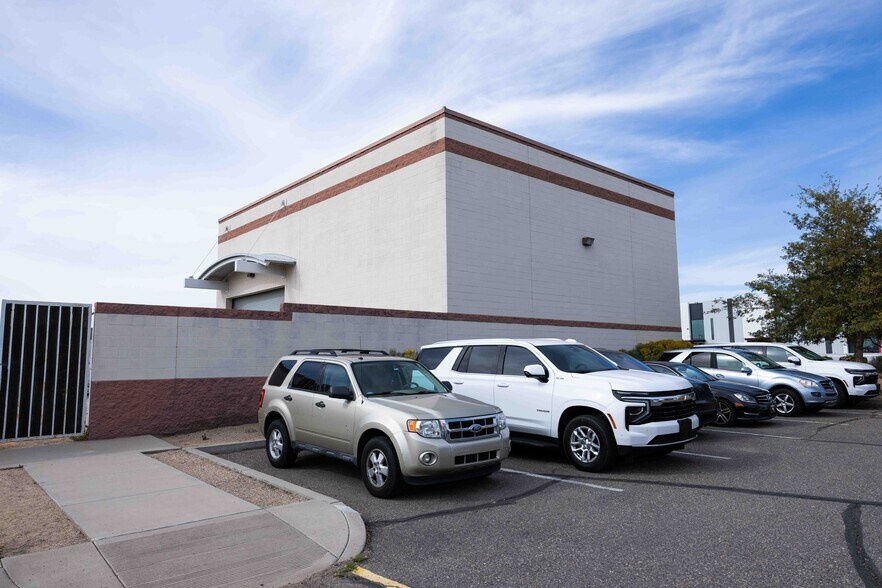 More Photos Of 10922 W Glenn Dr, Glendale Office For Sale