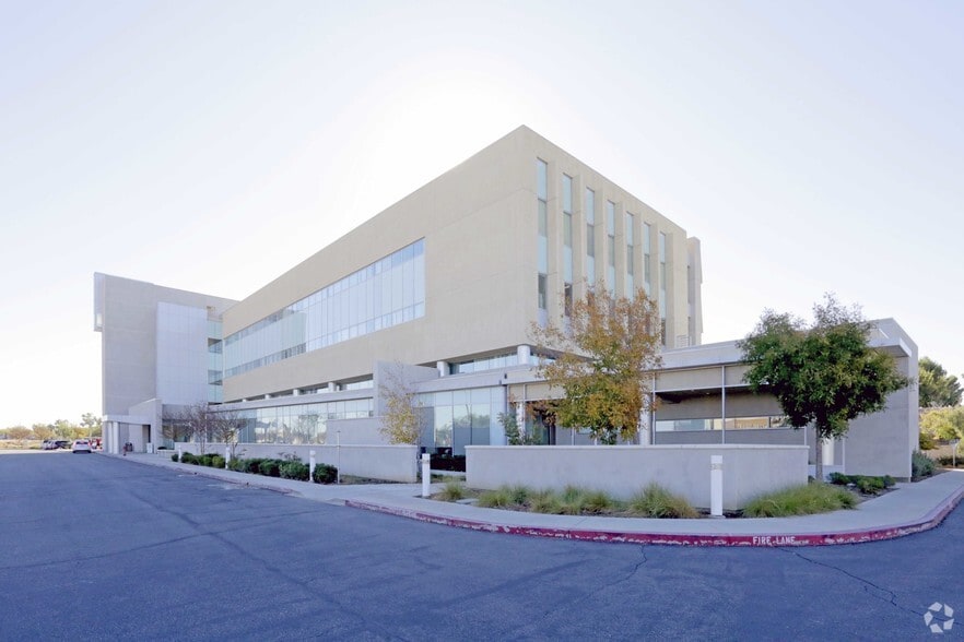 More Photos Of 44105 15th St W, Lancaster Medical For Lease