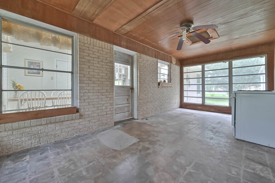 More Photos Of 8713 Wayfarer Ln, Houston Loft Creative Space For Sale