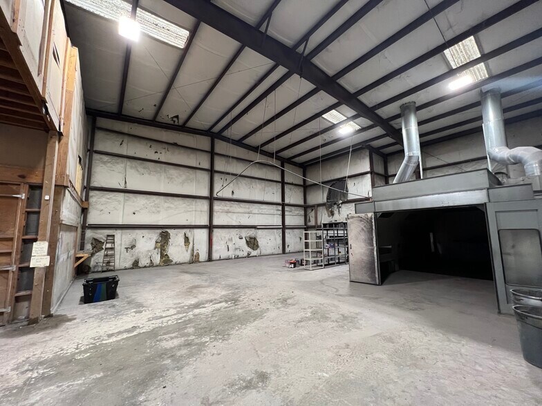 More Photos Of 227 Shady Grove Dr, Nashville Warehouse For Lease