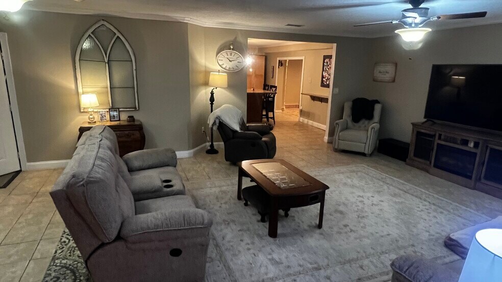 More Photos Of 508 E 6th St, Sheridan Storefront For Sale