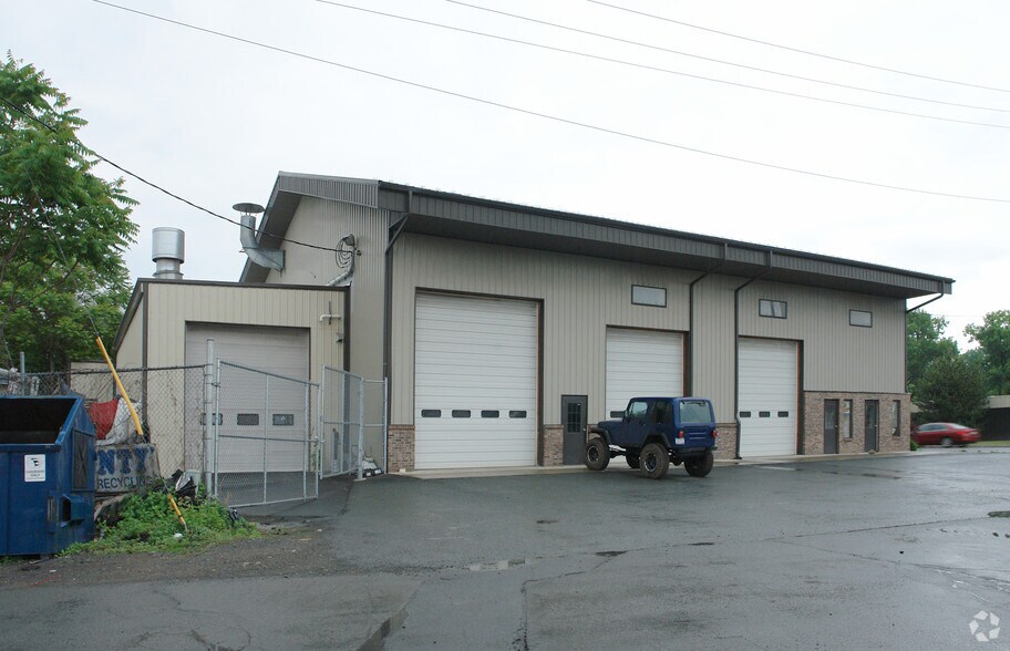 More Photos Of 15 Lower Hudson Ave, Green Island Auto Repair For Lease