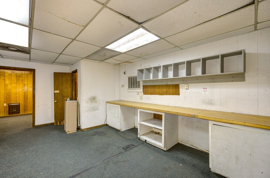 More Photos Of 75 Centrex Dr, Vicksburg Industrial For Lease