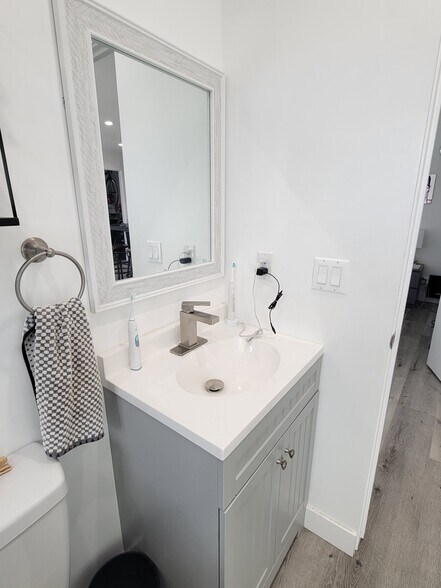 More Photos Of 11565 Iowa Ave, Los Angeles Apartments For Sale