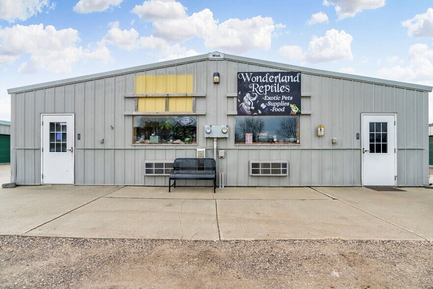 More Photos Of W5285 Highway 82, Mauston Self Storage For Lease