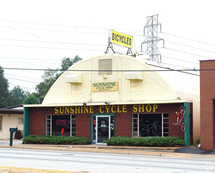 More Photos Of 1826 N Pleasantburg Dr, Greenville Freestanding For Sale