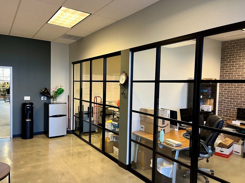 More Photos Of 602 Commerce Ave, Palmdale Light Manufacturing For Lease