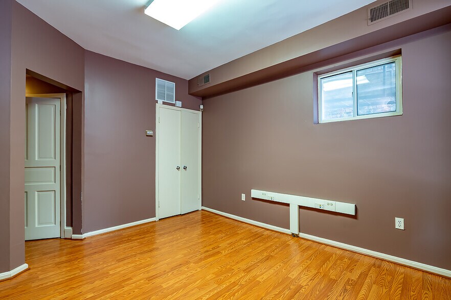 More Photos Of 1715 N St NW, Washington Office For Lease