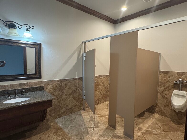 More Photos Of 9212 N Kelley Ave, Oklahoma City Office For Lease