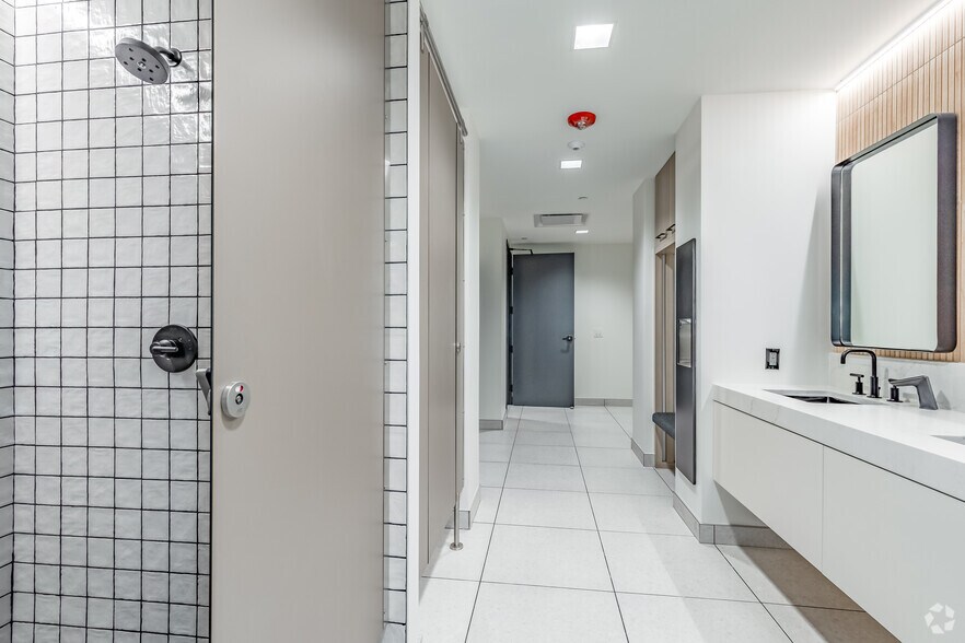 More Photos Of 8100 Boone Blvd, Vienna Medical For Lease