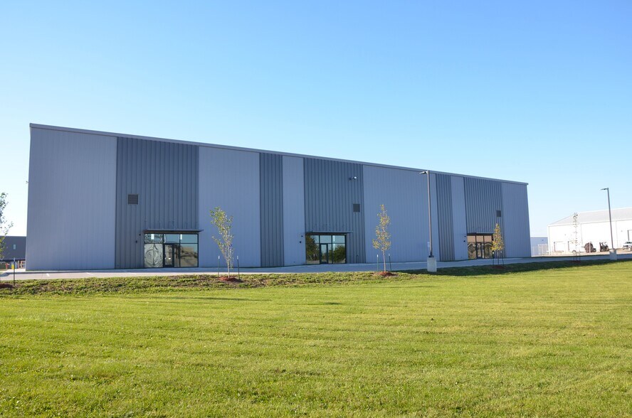 More Photos Of 9900 6th St SW, Cedar Rapids Warehouse For Lease