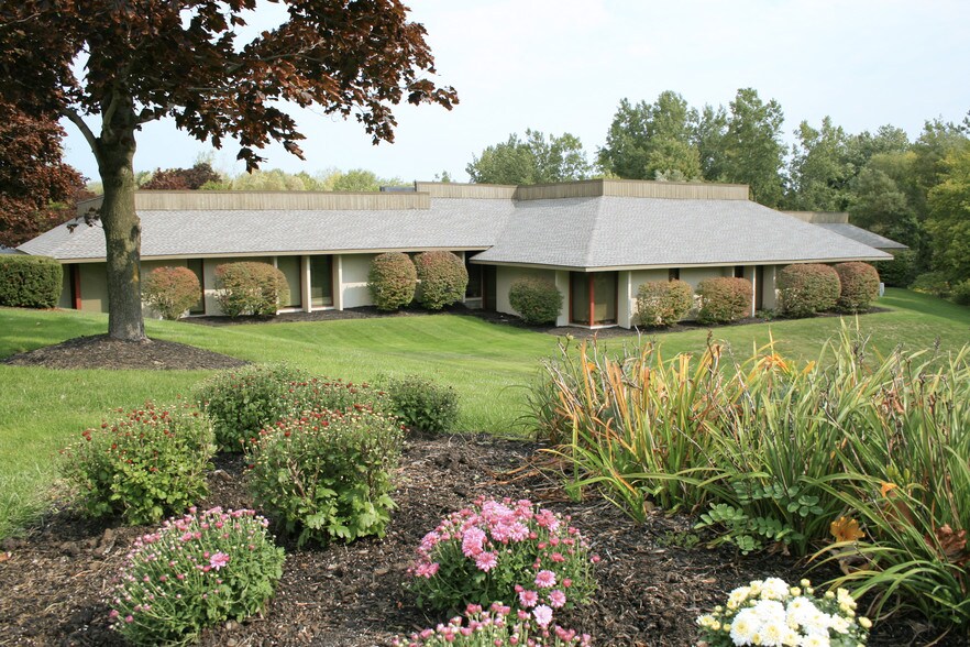 More Photos Of 300 Cross Keys Office Park, Fairport Office For Lease