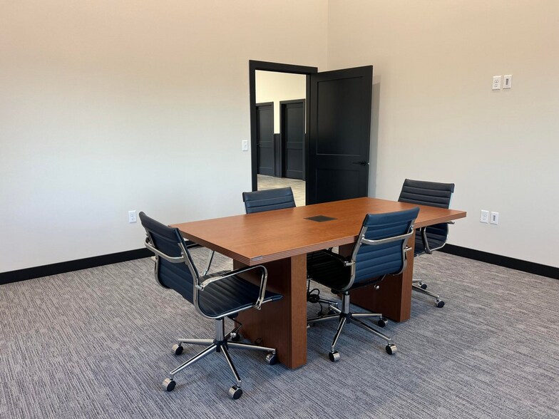 More Photos Of 1541 Hartford St, Hawley Office For Lease