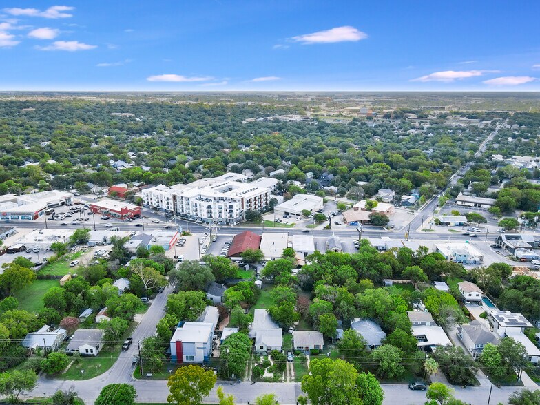 More Photos Of 2117 Shoalmont Dr, Austin Office Residential For Sale