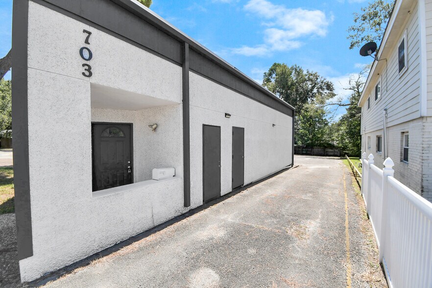 More Photos Of 703 Everett St, Conroe Office Residential For Sale