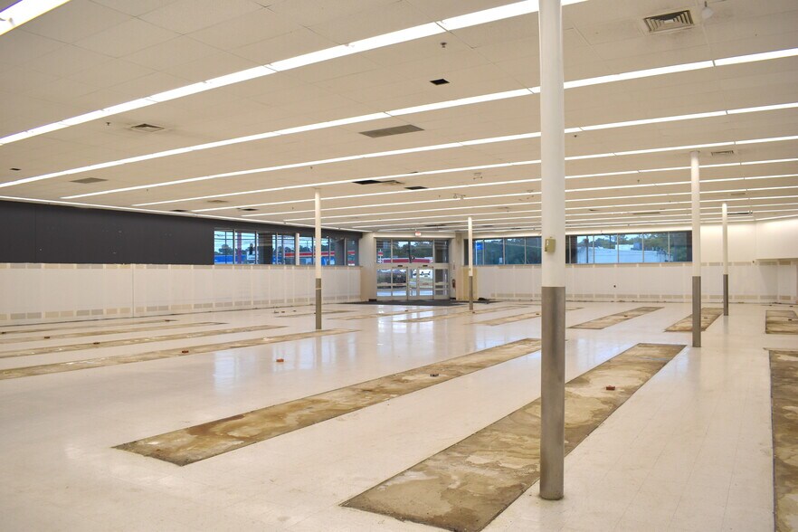More Photos Of 4808 Buena Vista Rd, Columbus Drugstore For Lease