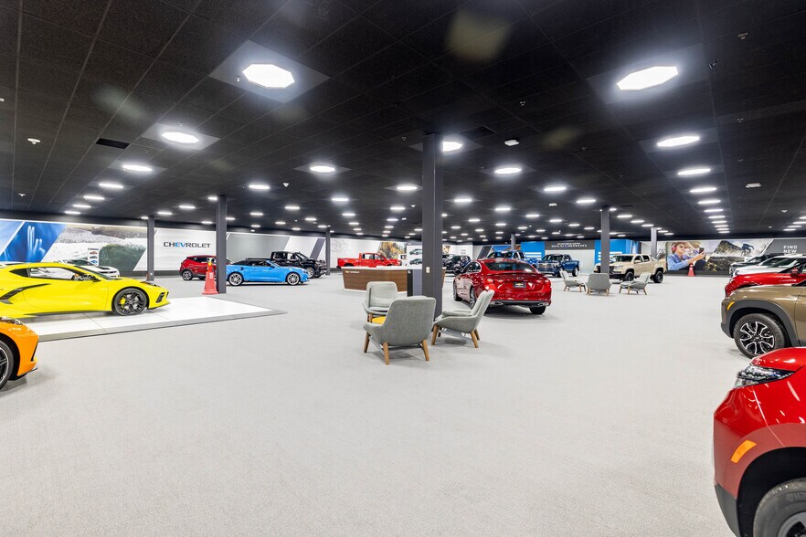 More Photos Of 35700 Van Dyke Ave, Sterling Heights Freestanding For Lease