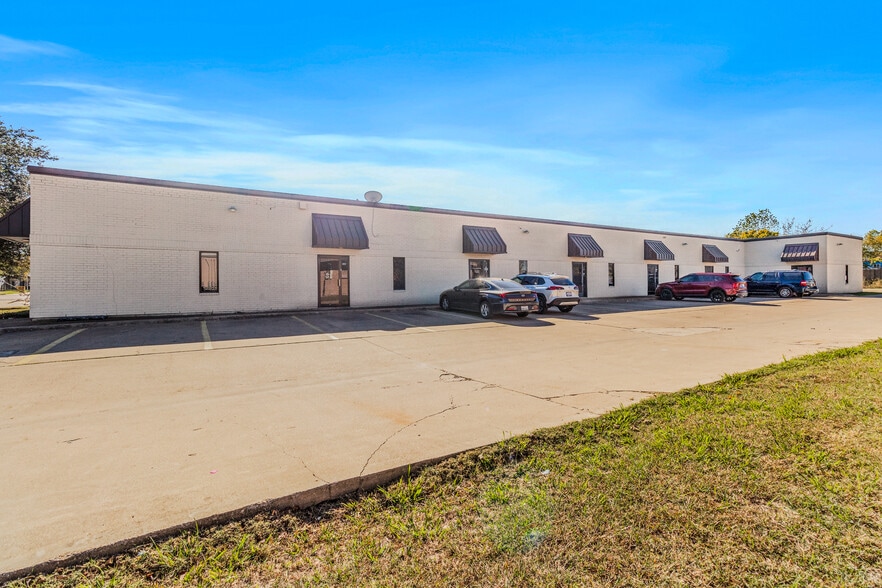 More Photos Of 8160 Moberly Ln, Dallas Light Manufacturing For Lease