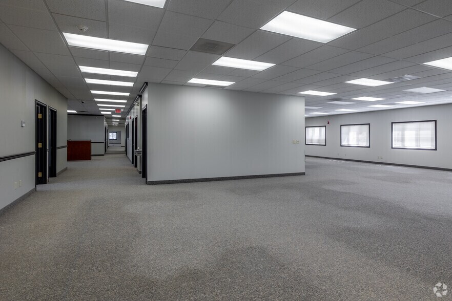 More Photos Of 85 Executive Pky, Hudson Unknown For Lease